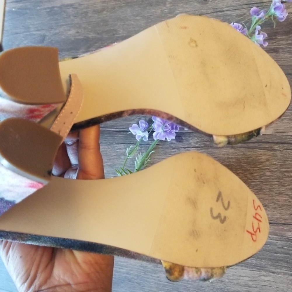 😍😍Madden Girl Brrenna Floral Block Heel Sandal - Picture 8 of 8